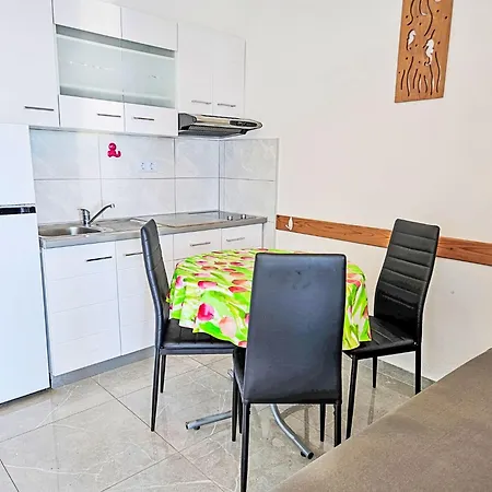 Apartamento Snjezana-1 By Interhome *